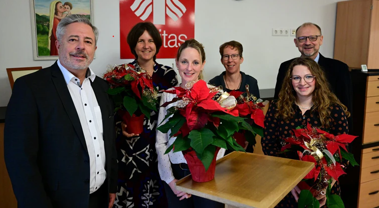 Personen der Sparkasse Forchheim bei der Caritas
