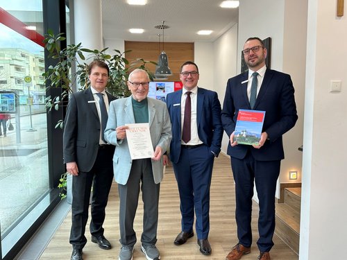 Stifter der Anne und Manfred Hahn-Littlefair-Stiftung mit Stiftungsurkunde 
