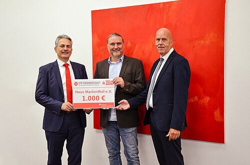 Übergabe einer Spende der Stiftergemeinschaft der Sparkasse Schweinfurt-Haßberge