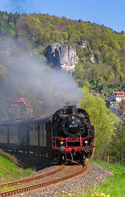 Dampflok in einer Landschaft